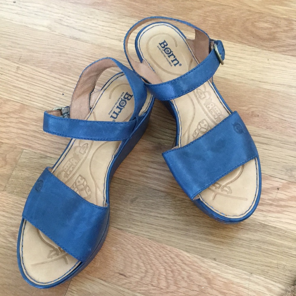 Born Shoes. Platform Sandals. Ash blue. Size 8.